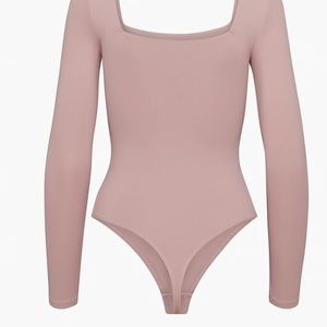 Aritzia longsleeve contour bodysuit. Size M